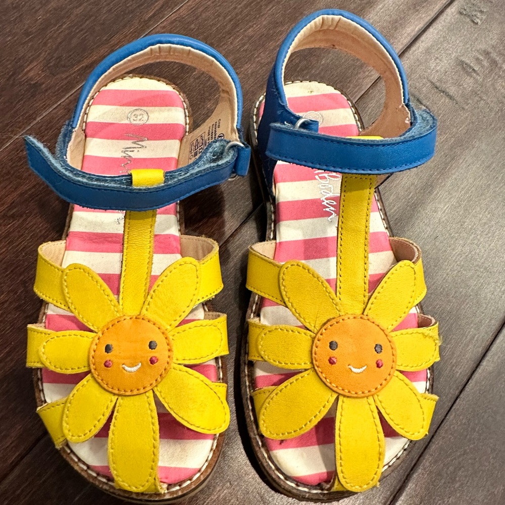 Mini Biden girls flower leather sandals, size 32 (US 1-1.5)Velcro closure
